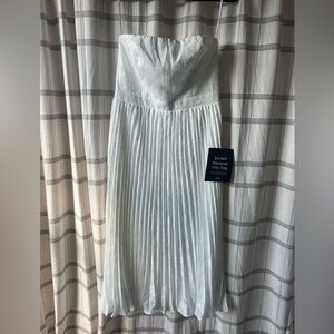 Lulu's Strapless White Pleated Dress